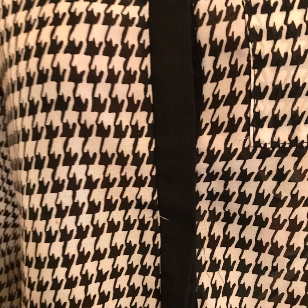 Black and White Houndstooth Blouse with Long Sleeves that Roll Up Button to 3/4 - Picture 4 of 8